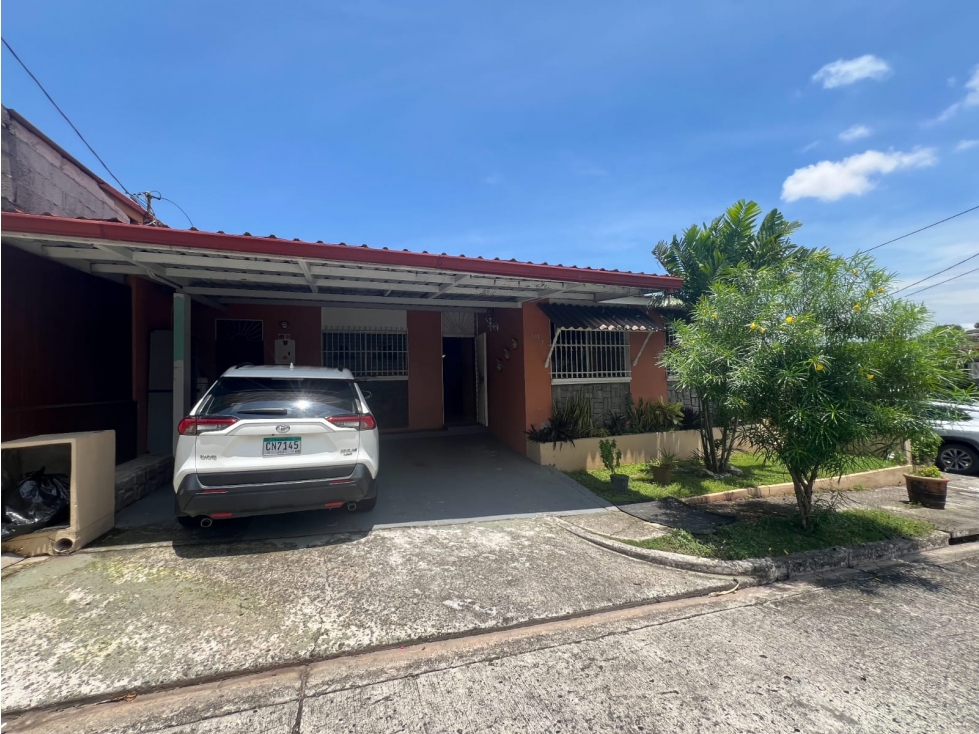 Venta de casa en Residencial Urbanización Las Lomas, Villa Lucre.