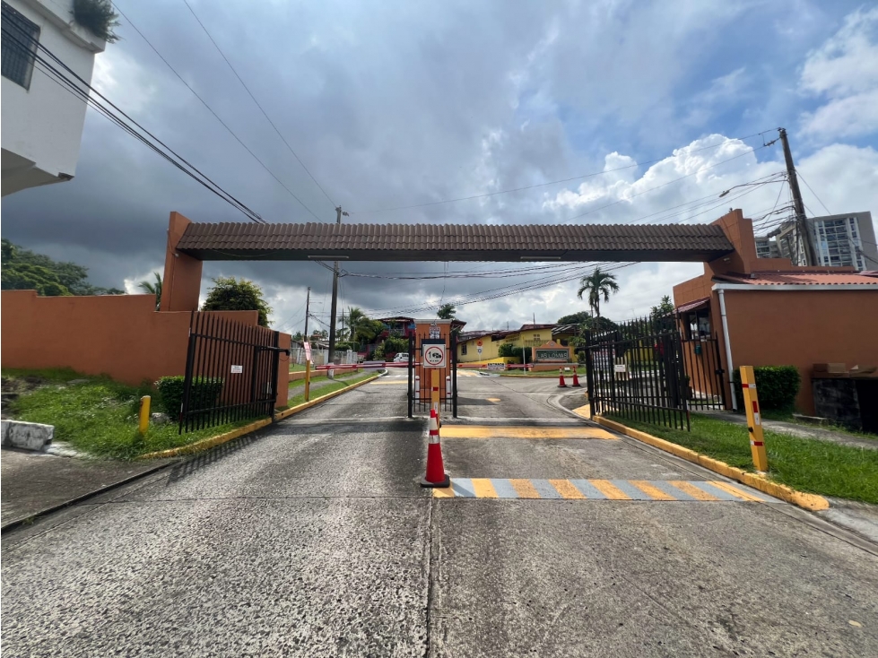 Venta de casa en Residencial Urbanización Las Lomas, Villa Lucre. — foto 2