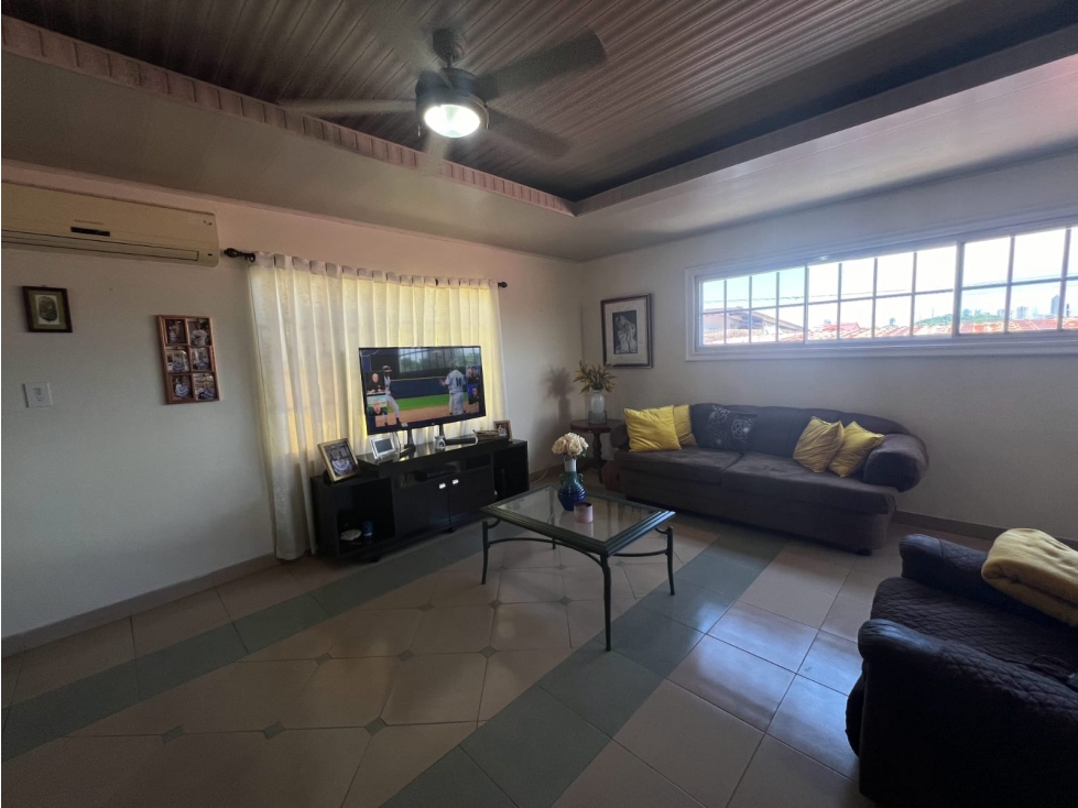 Venta de casa en Residencial Urbanización Las Lomas, Villa Lucre. — foto 4
