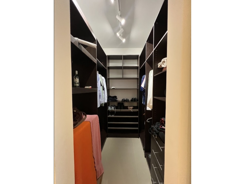 Venta de apartamento remodelado en PH. Mandarin, Vía Israel