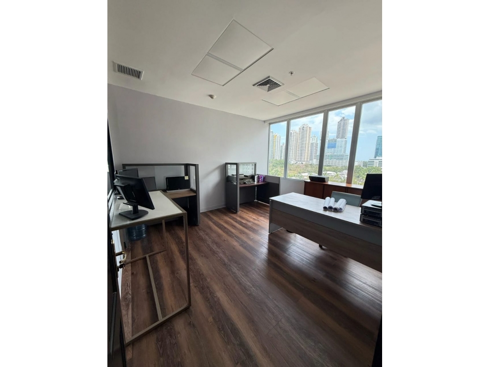 Venta de Oficina Comercial en PH Torre Centenario Parque Lefevre