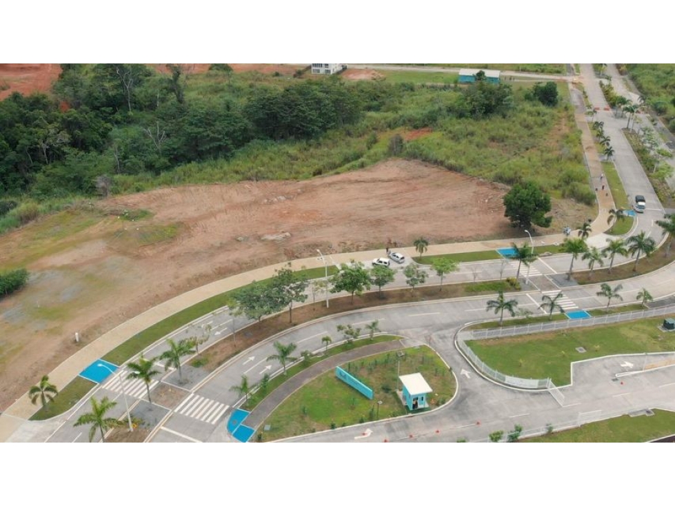 VENTA DE LOTE COMERCIAL EN GREEN VALLEY PANAMA NORTE - 2