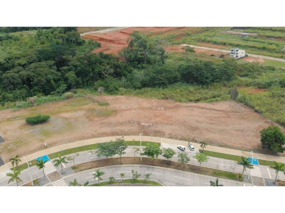VENTA DE LOTE COMERCIAL EN GREEN VALLEY PANAMA NORTE - 3