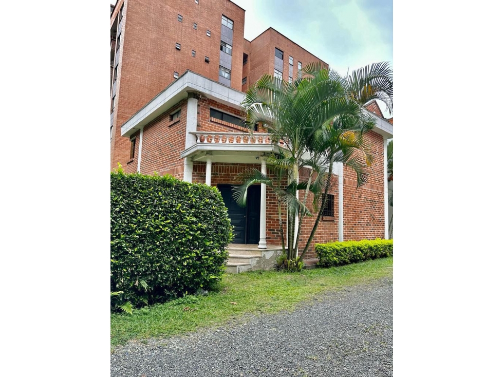 VENTA DE HERMOSA CASA ENVIGADO JARDINES - 1