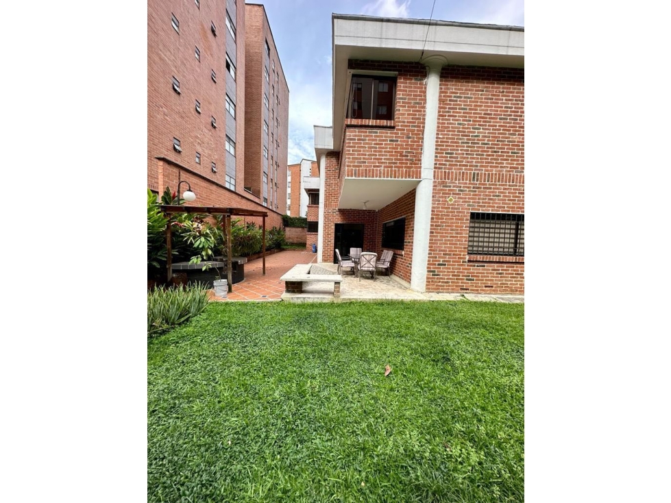 VENTA DE HERMOSA CASA ENVIGADO JARDINES - 2
