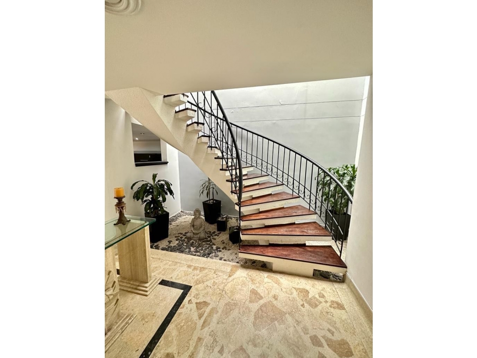 VENTA DE HERMOSA CASA ENVIGADO JARDINES - 4