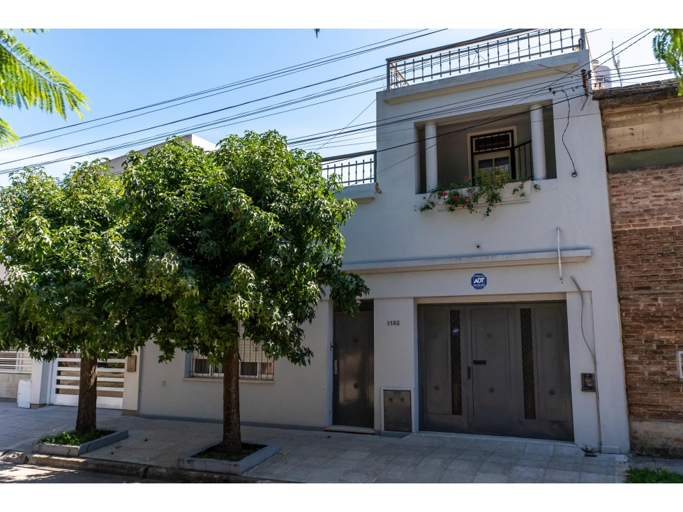 Casa de 4 ambientes en venta en lujan centro - 1