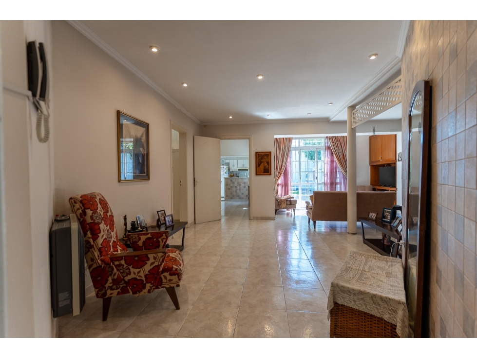 Casa de 4 ambientes en venta en lujan centro - 2
