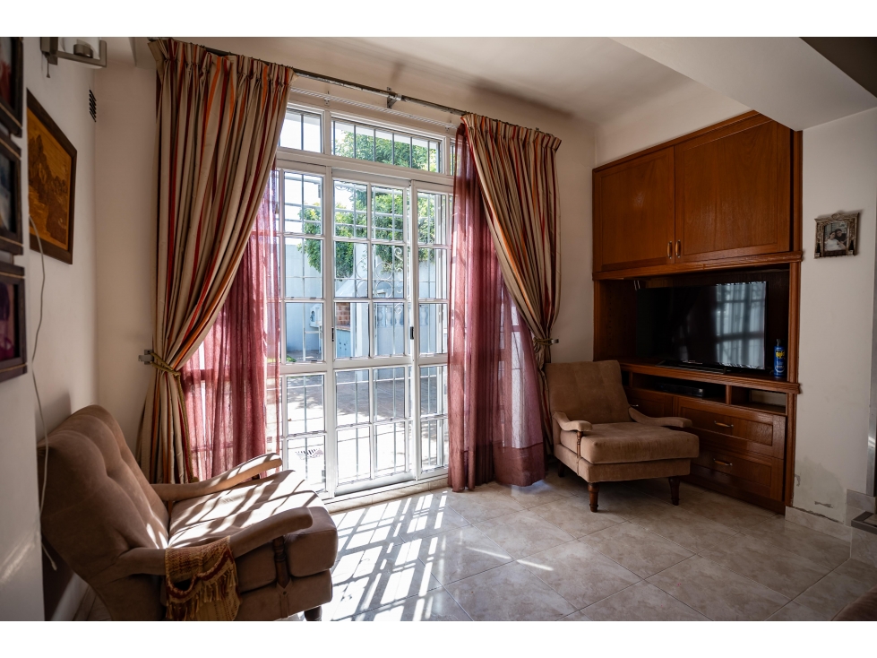 Casa de 4 ambientes en venta en lujan centro - 3