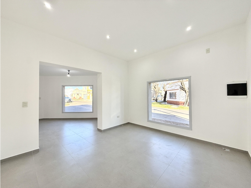 Local a estrenar en venta Rawson esquina almirante brown - 2