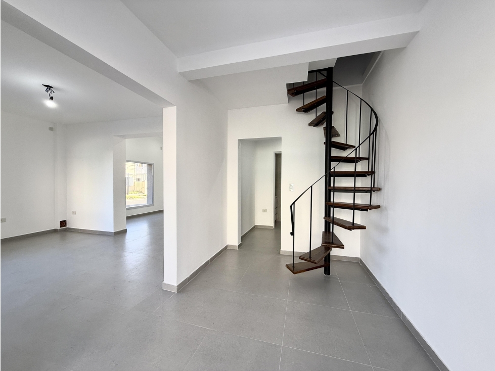 Local a estrenar en venta Rawson esquina almirante brown - 4