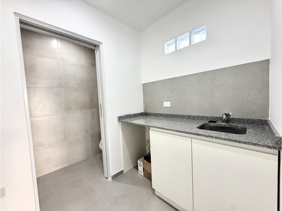 Local a estrenar en venta Rawson esquina almirante brown - 5