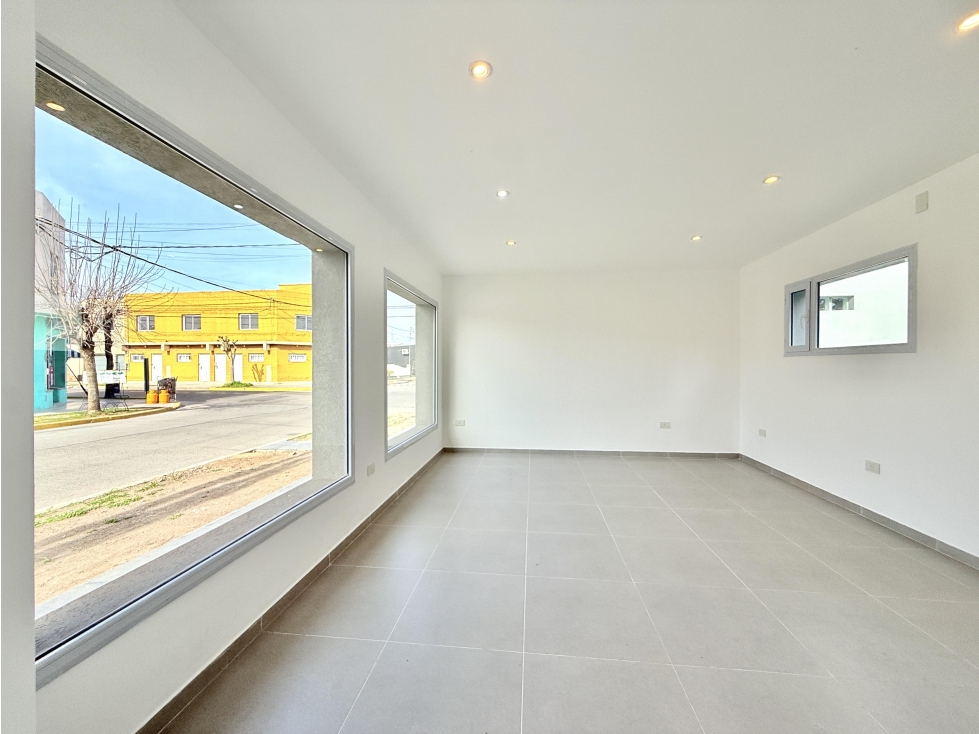 Local a estrenar en venta en lujan Rawson esquina almirante brown - 3