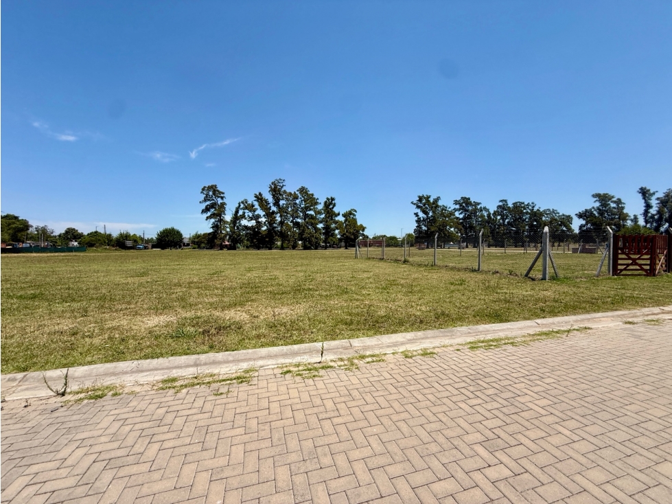 Terreno en venta en Cortines Lujan esquina sobre Mosconi - 2