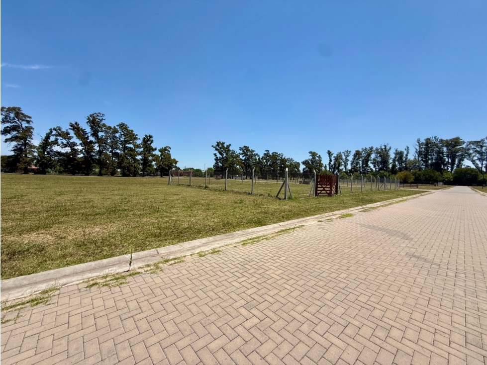 Terreno en venta en Cortines Lujan esquina sobre Mosconi - 3