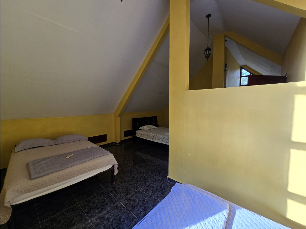 Venta de Casa y Terreno en Villa Cárdenas, Las Cumbres