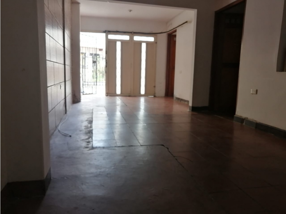 VENDO CASA A REMODELAR EN EL 12 DE OCTUBRE-MEDELLÍN-PARQUEADERO