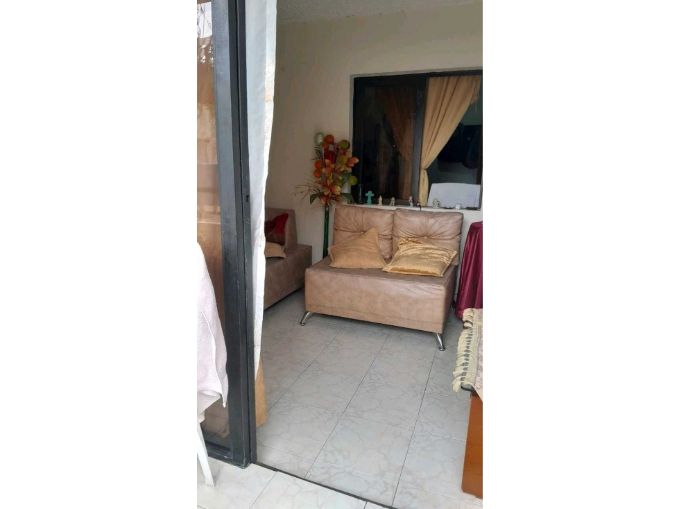 VENDO CASA 2DO PISO EN BOYACÁ LAS BRISAS-MEDELLÍN-CERCA IGLESIA