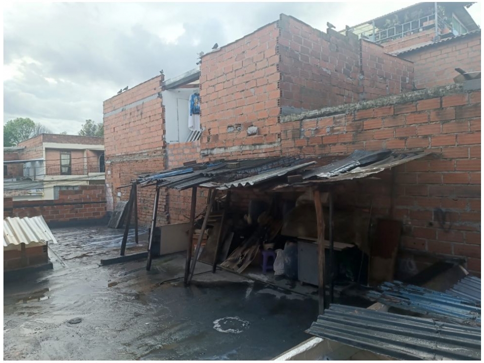 VENDO CASA CON AIRE EN PEDREGAL-MEDELLÍN-PIMER PISO-PLANCHA — foto 3