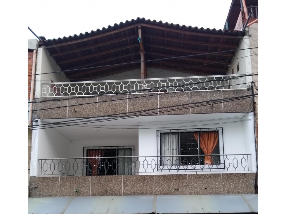 VENDO CASA EN PEDREGAL-MEDELLÍN-SEGUNDO PISO AMPLIA — foto 2