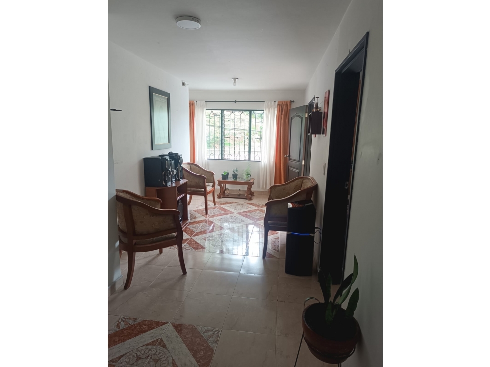VENDO CASA EN PEDREGAL-MEDELLÍN-SEGUNDO PISO AMPLIA — foto 3