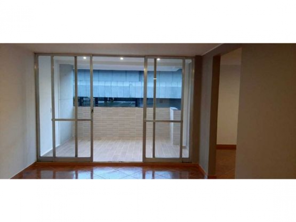 VENDO APARTAMENTO EN EL CENTRO DE MEDELLÍN-MUY AMPLIO-CON ASCENSOR