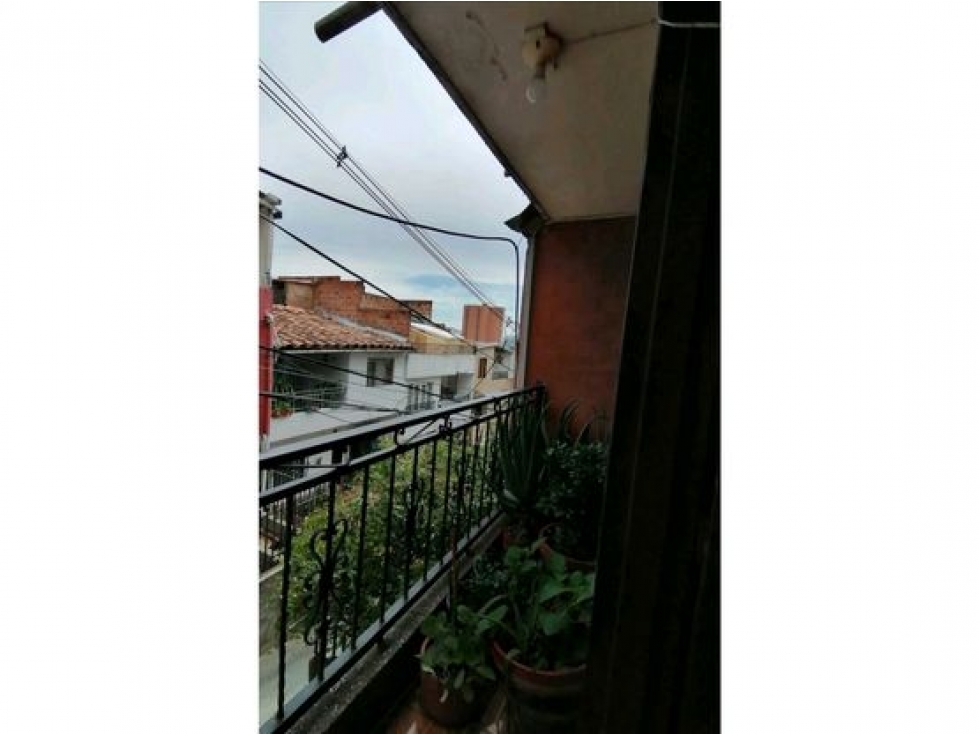 VENDO CASA EN BOYACÁ LAS BRISAS-MEDELLÍN-PISO 2 - CALLE AMPLIA — foto 3