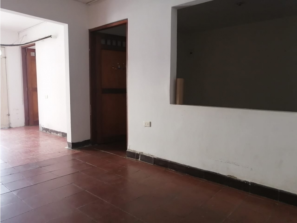 VENDO CASA A REMODELAR EN EL 12 DE OCTUBRE-MEDELLÍN-PARQUEADERO — foto 2