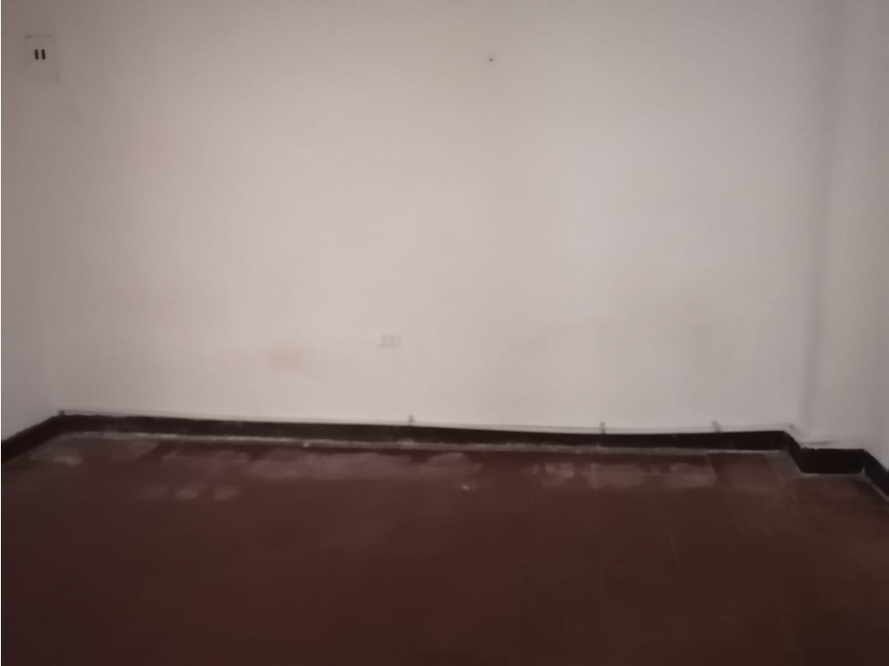VENDO CASA A REMODELAR EN EL 12 DE OCTUBRE-MEDELLÍN-PARQUEADERO — foto 6