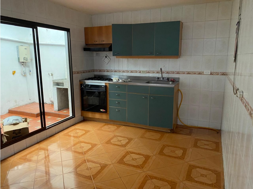VENDO CASA AMPLIA 2 PISO EN FLORENCIA PARTE BAJA-MEDELLIN — foto 5