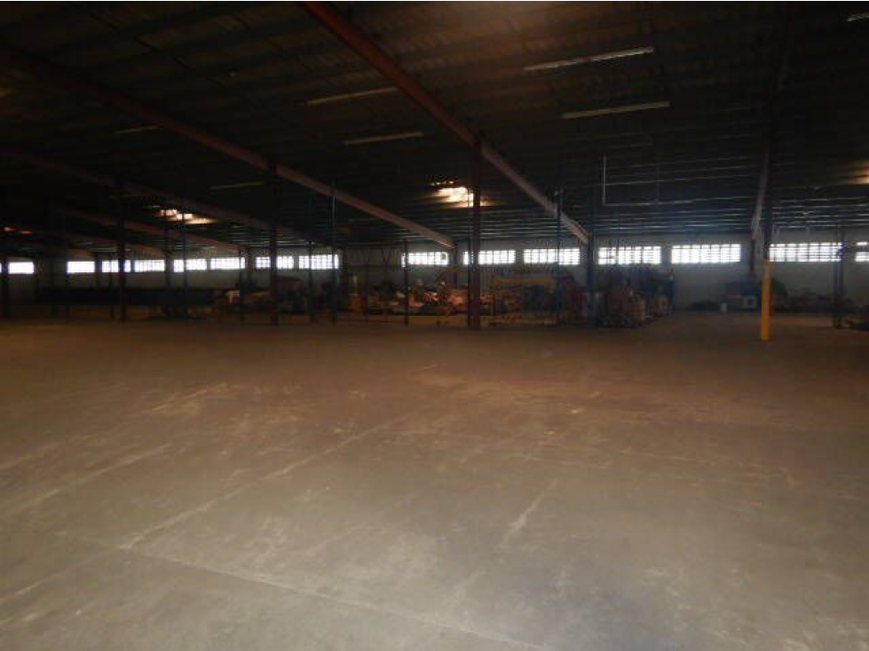Bodega en Venta en la Zona Libre de Colón - 1