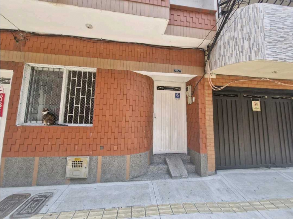 [UW] Vendo Casa Envigado sector Las Flore, con aire DOBLE FRENTE — foto 2