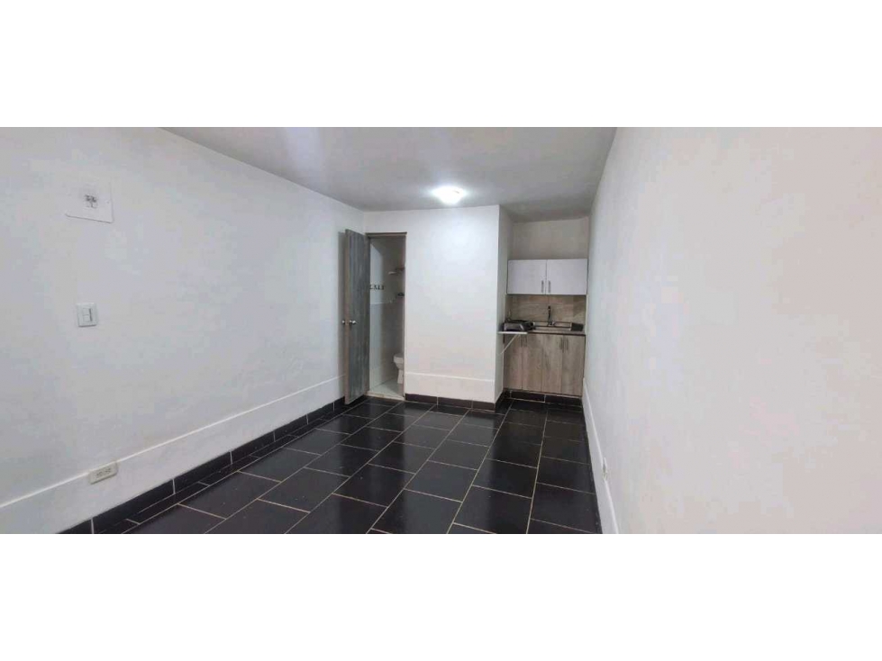[UW] Vendo Casa Envigado sector Las Flore, con aire DOBLE FRENTE — foto 3