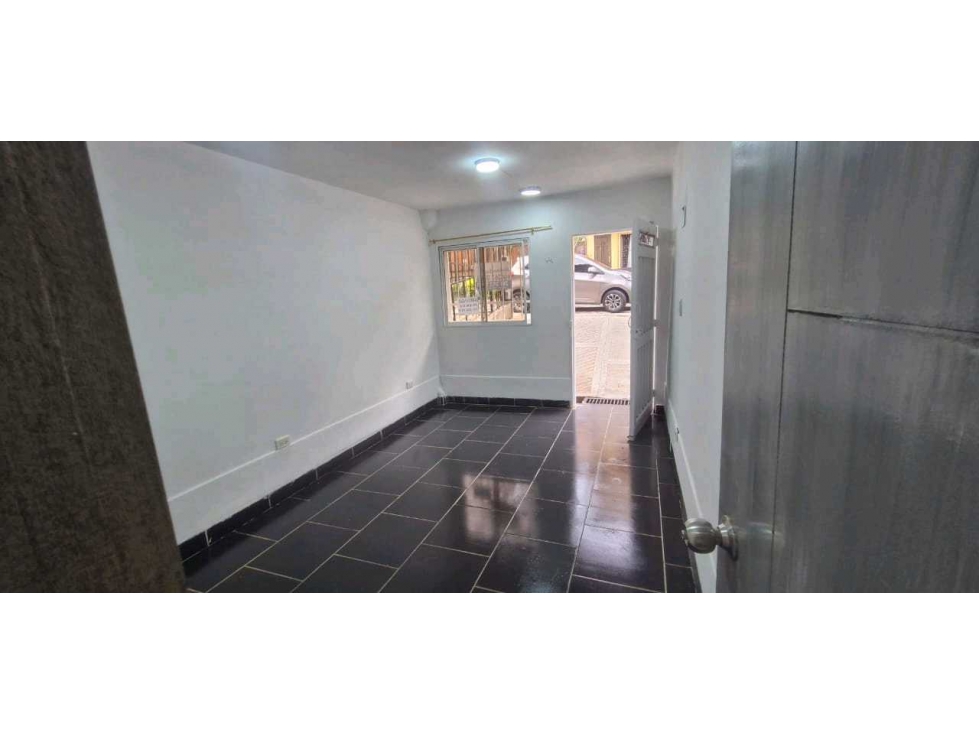 [UW] Vendo Casa Envigado sector Las Flore, con aire DOBLE FRENTE — foto 4