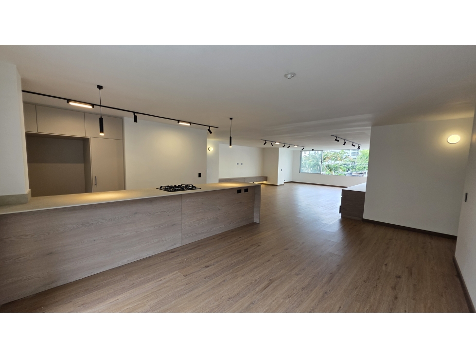 VENTA APARTAMENTO REMODELADO EN MILLA DE ORO, EL POBLADO