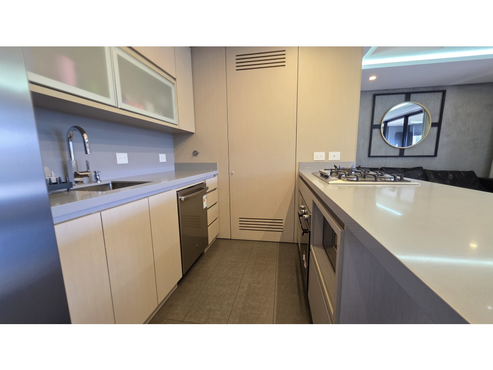 VENTA APARTAMENTO EN ALTOS DEL POBLADO, MEDELLÍN. PISO ALTO — foto 4