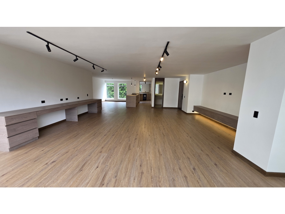 VENTA APARTAMENTO REMODELADO EN MILLA DE ORO, EL POBLADO — foto 3