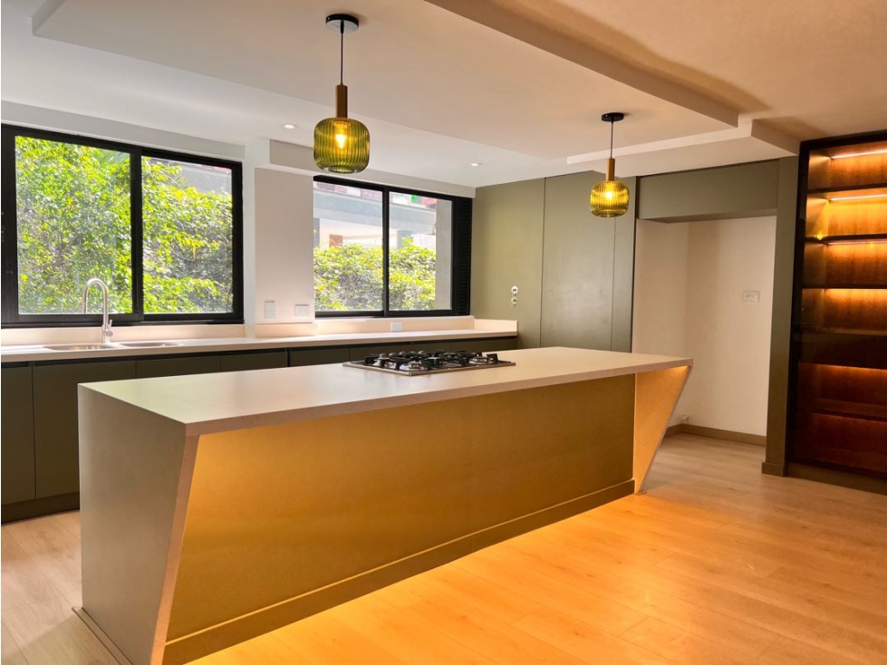 [RY] VENTA DE APARTAMENTO REMODELADO CON TERRAZA EN EL POBLADO, MED
