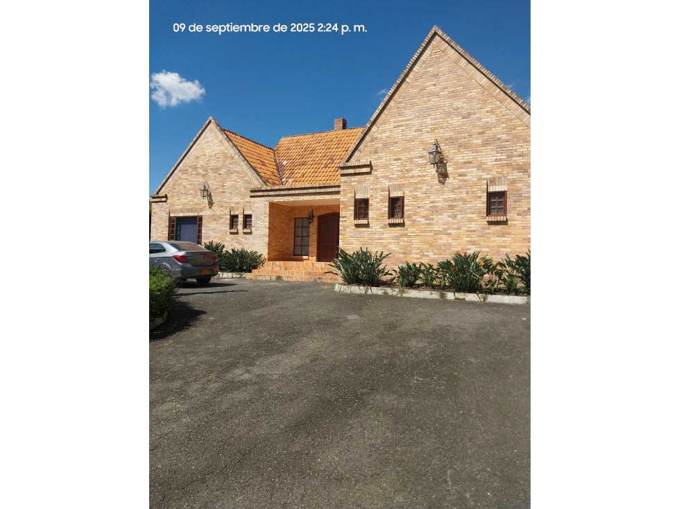 [RY] EN VENTA HERMOSA CASA EN LLANOGRANDE, CERCA AL CLUB CAMPESTRE