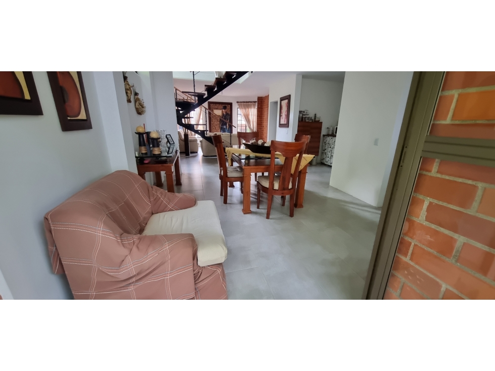 [JN] VENDO CASA EN UNIDAD CERRADA EN SABANATA
