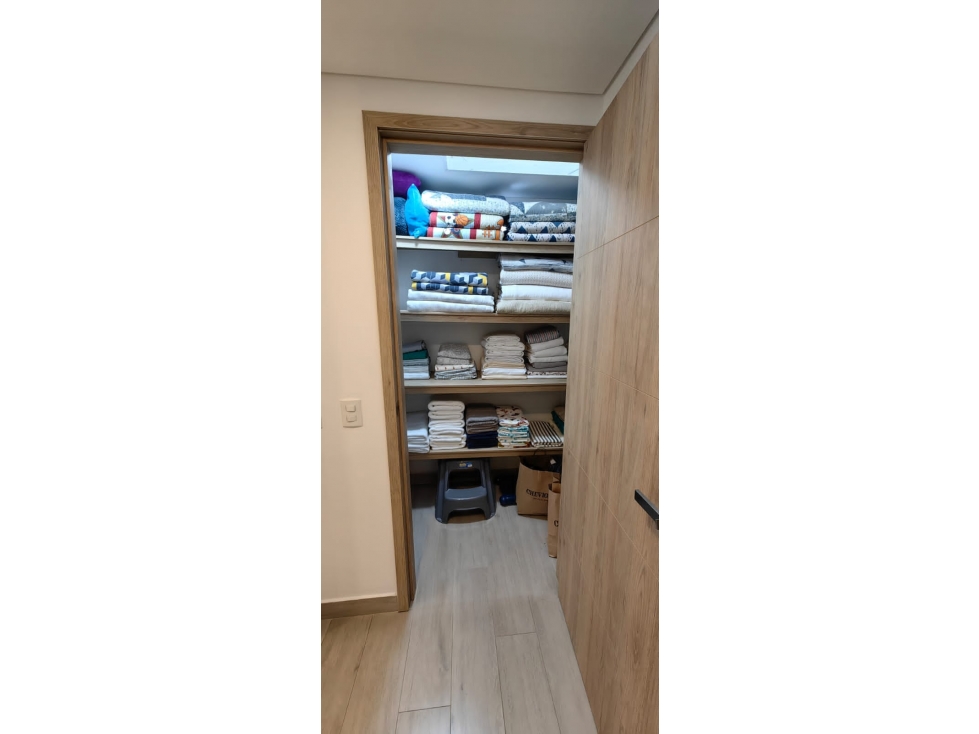 [JN] VENDO CASA CON DISEÑO EXCLUISVO EN UNIDAD PRIVADA EN SABANETA