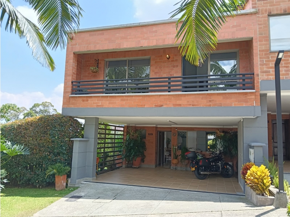 Exclusiva casa en unidad cerrada Loma del Esmeraldal Envigado