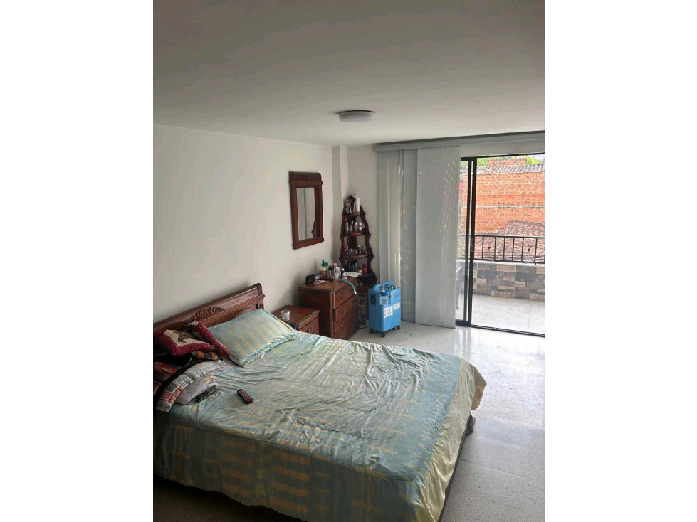 [EM] SE VENDE AMPLIO APTO EN PH, ITAGUI SANTA MARIA, SIN ASCESOR