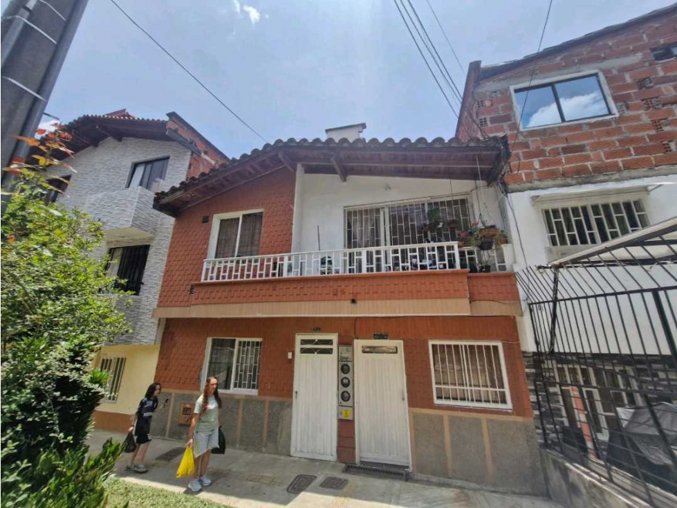 [UW] Vendo Casa Envigado sector Las Flore, con aire DOBLE FRENTE