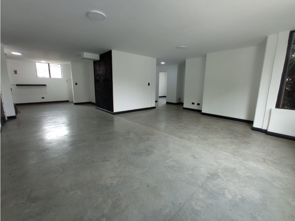 VENTA DE EXCLUSIVO APARTAMENTO EN AGUACATALA - POBLADO (VR )