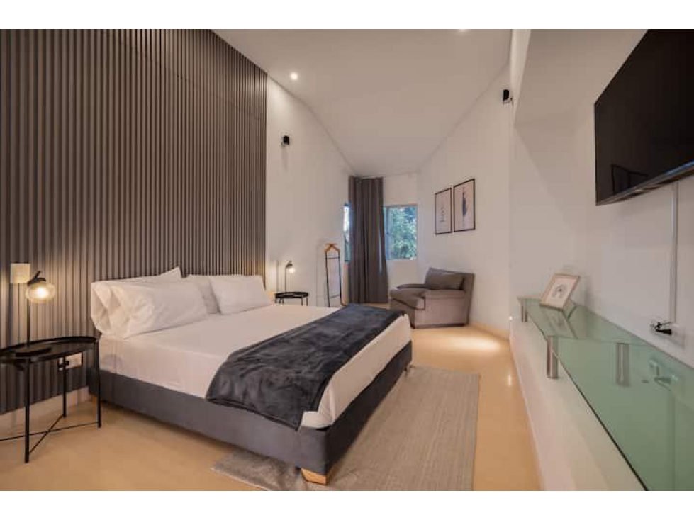 VENTA DE CASA DE LUJO, RENTADO EN AIRBNB EN EL TESORO, EL POBLADO
