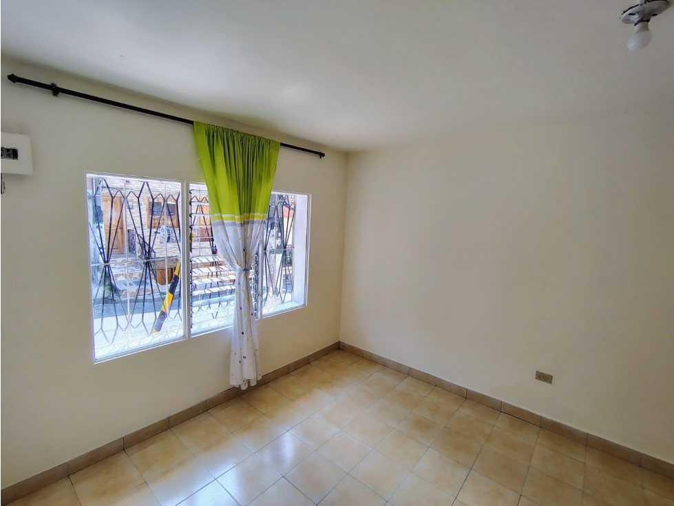 SE VENDE CASA EN ALFONSO LÓPEZ CON POTENCIAL ENORME PARA INVERSIÓN — foto 2