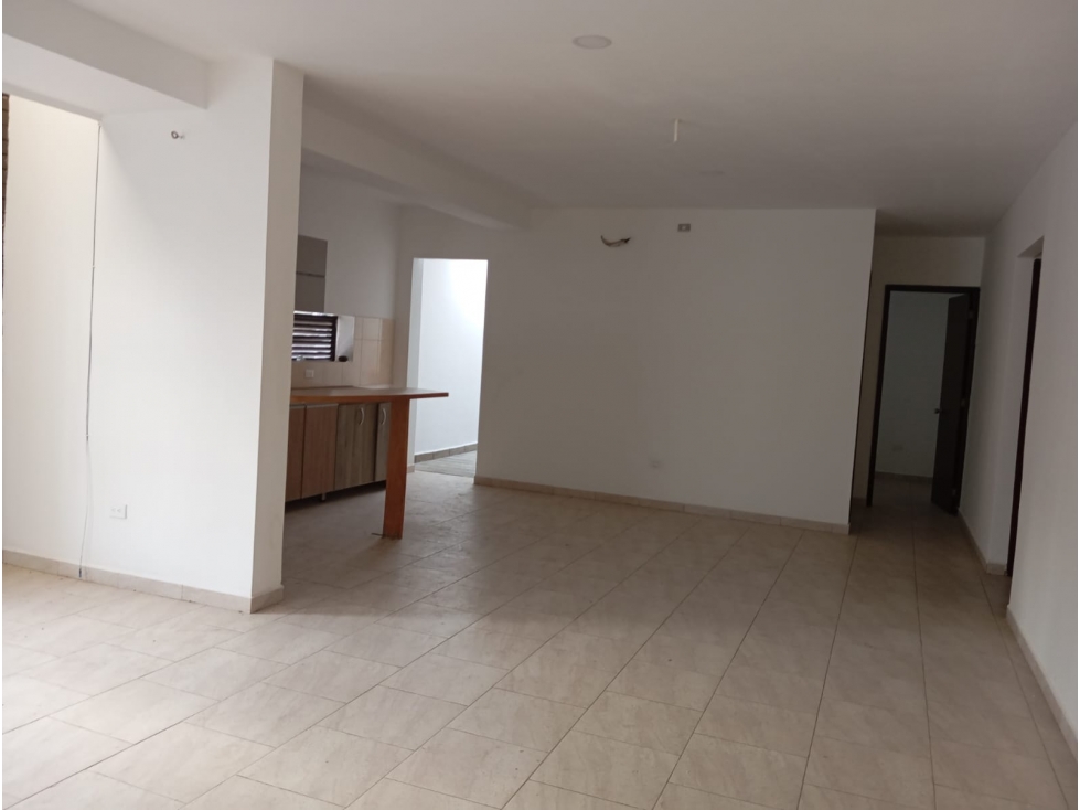 Casa Amplia de dos niveles en Planeta Rica - 2