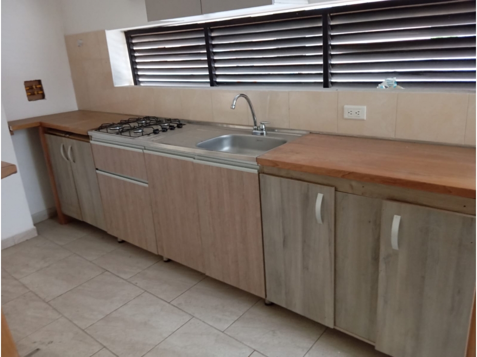 Casa Amplia de dos niveles en Planeta Rica - 4