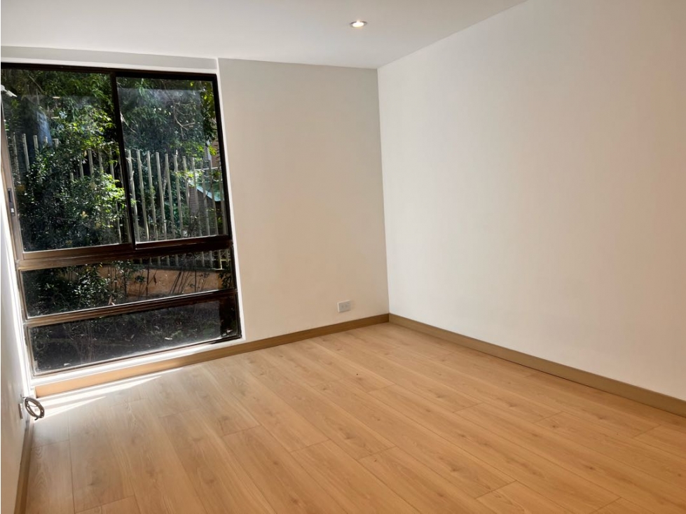 [RY] VENTA DE APARTAMENTO REMODELADO CON TERRAZA EN EL POBLADO, MED — foto 6
